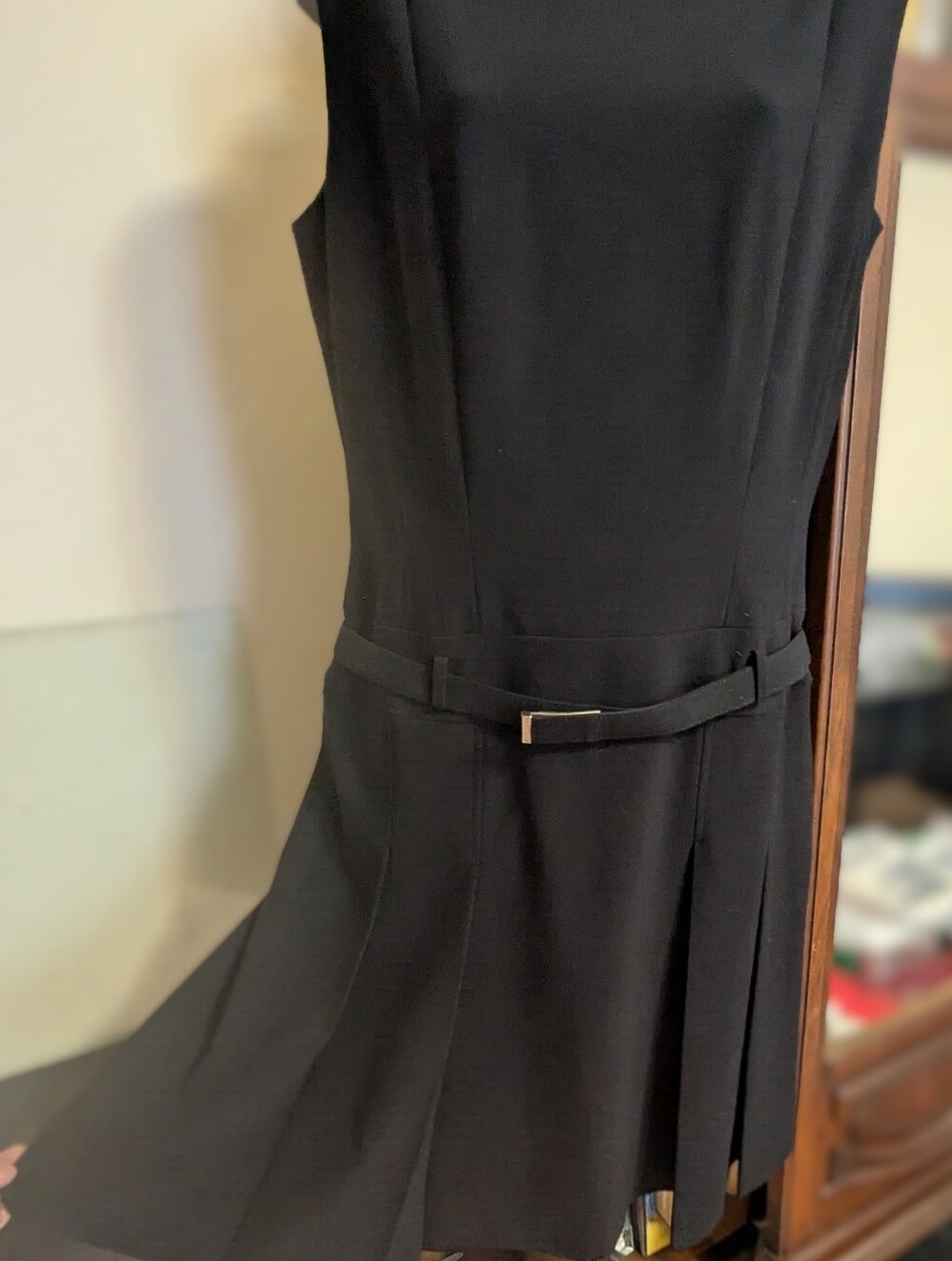 Anne Klein Low Waist Belted, Fit Body, Pleated Skirt Dress. Size 8